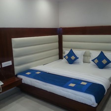 Hotel Sapphire New Delhi Exteriör bild