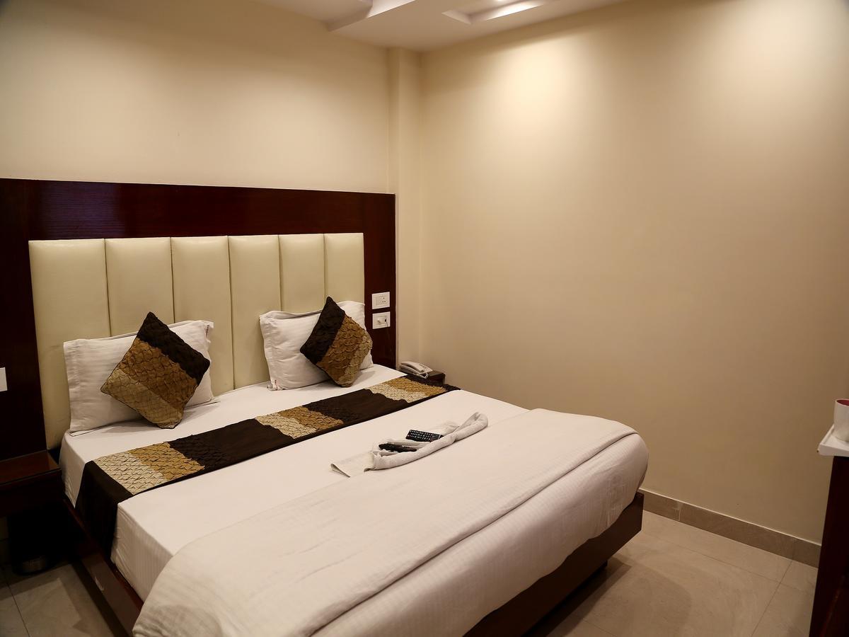 Hotel Sapphire New Delhi Exteriör bild